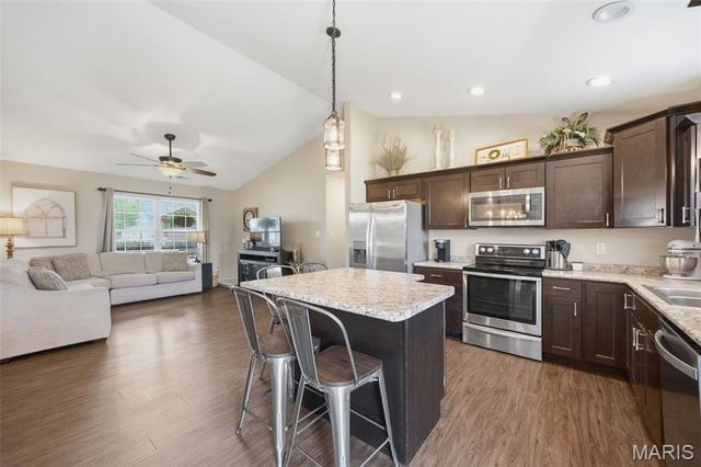 1004 Wolf Creek Drive, Farmington, MO 63640
