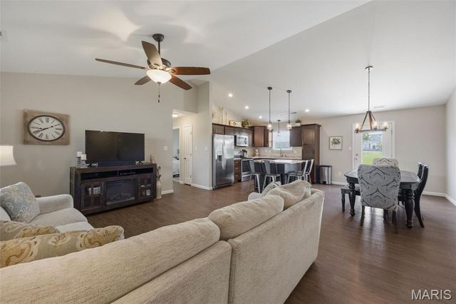 1004 Wolf Creek Drive, Farmington, MO 63640