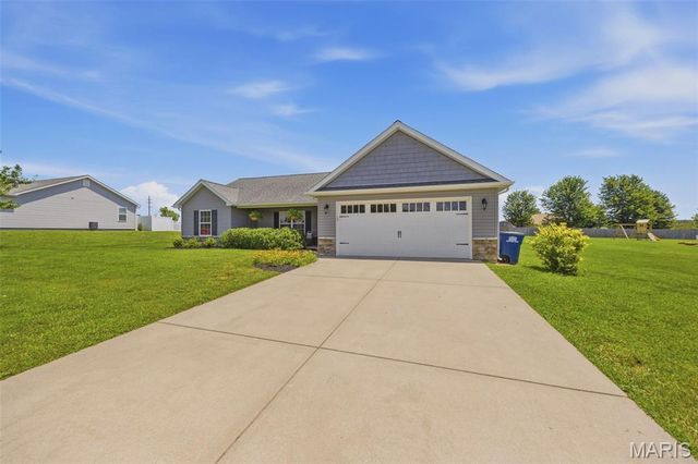 1004 Wolf Creek Drive, Farmington, MO 63640