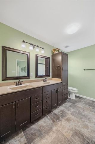 1004 Wolf Creek Drive, Farmington, MO 63640