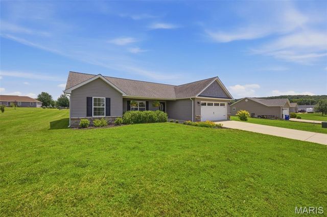 1004 Wolf Creek Drive, Farmington, MO 63640