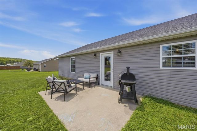 1004 Wolf Creek Drive, Farmington, MO 63640
