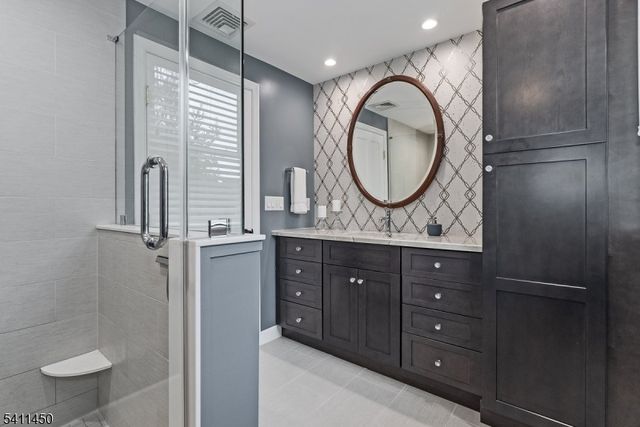 735 Castleman Dr, Westfield Town, NJ 07090