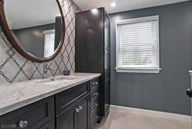 735 Castleman Dr, Westfield Town, NJ 07090