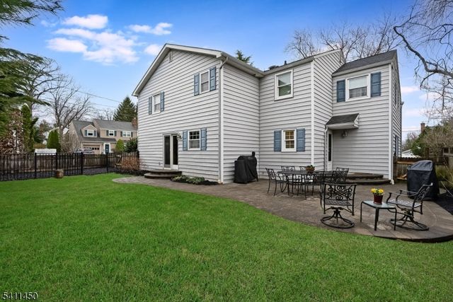 735 Castleman Dr, Westfield Town, NJ 07090