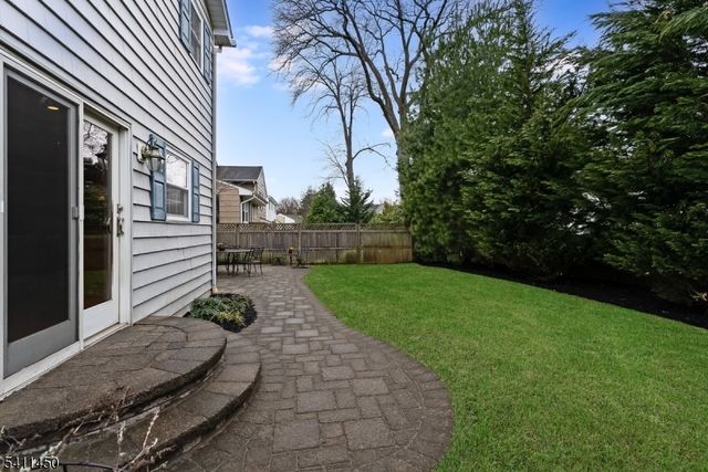 735 Castleman Dr, Westfield Town, NJ 07090