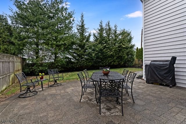 735 Castleman Dr, Westfield Town, NJ 07090