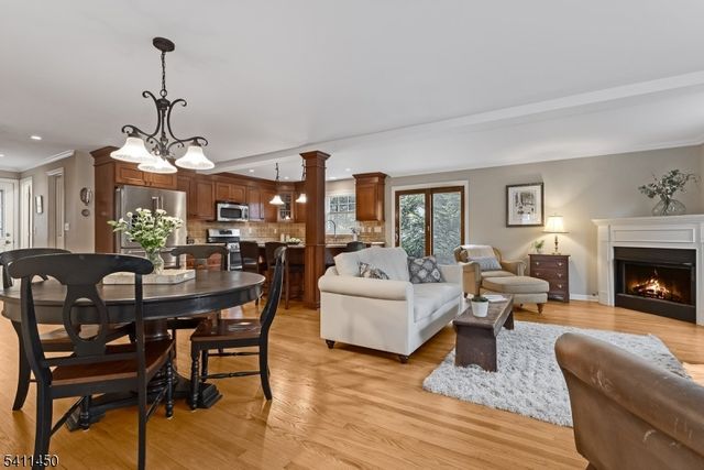 735 Castleman Dr, Westfield Town, NJ 07090