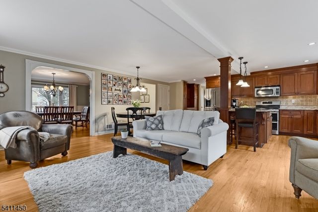 735 Castleman Dr, Westfield Town, NJ 07090