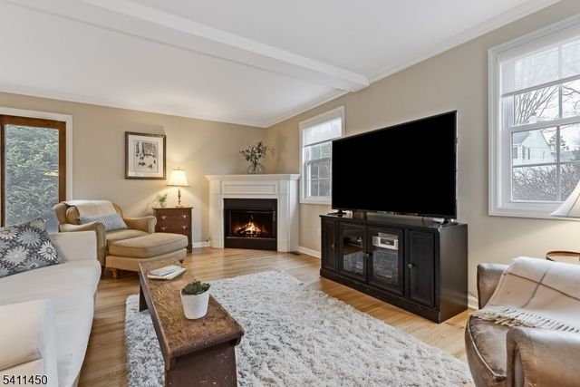 735 Castleman Dr, Westfield Town, NJ 07090