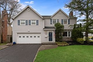 735 Castleman Dr, Westfield Town, NJ 07090