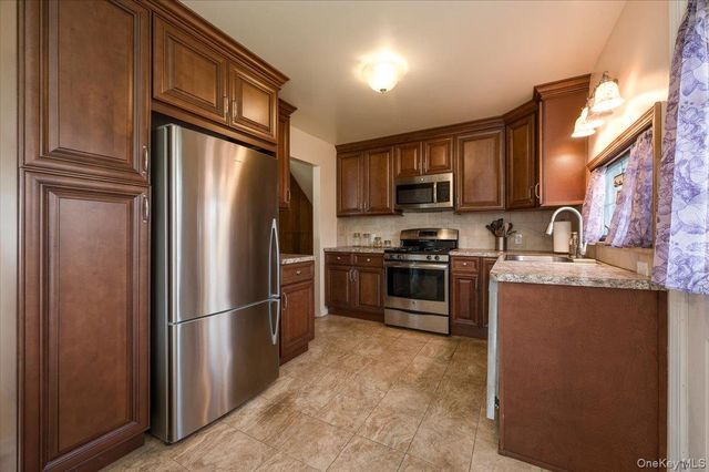 145 Raleigh Lane, West Islip, NY 11795