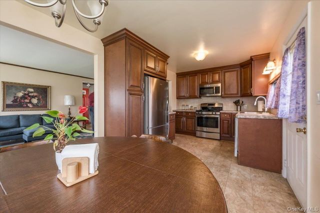 145 Raleigh Lane, West Islip, NY 11795