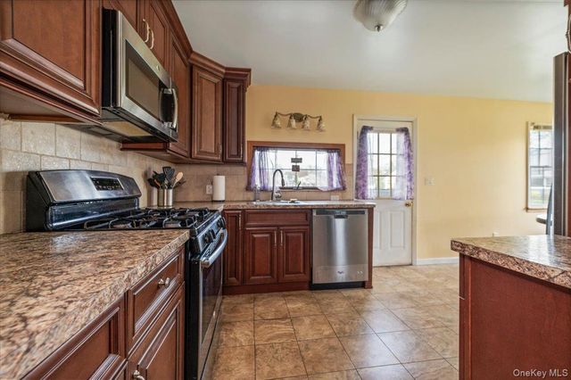 145 Raleigh Lane, West Islip, NY 11795