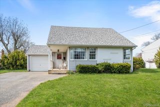145 Raleigh Lane, West Islip, NY 11795