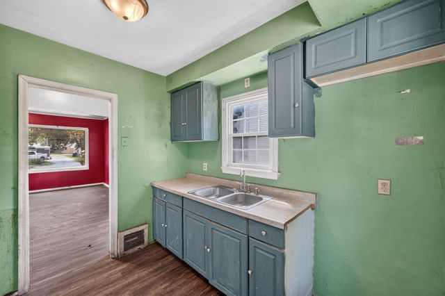 4032 2nd Avenue, Des Moines, IA 50313