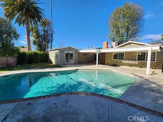 22240 Burton, Canoga Park (los Angeles), CA 91304