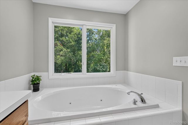 4037 Chilson Road, Genoa Township, MI 48843