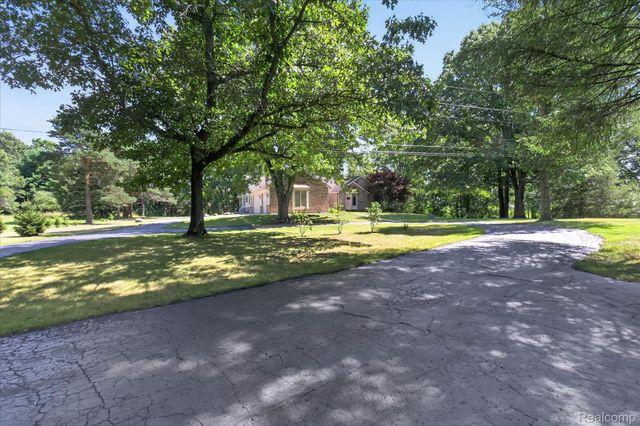 4037 Chilson Road, Genoa Township, MI 48843