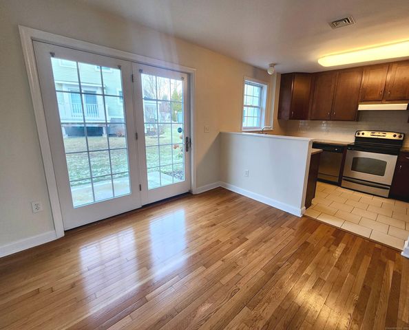 40 Stoneridge Circle 40, Stamford, CT 06902