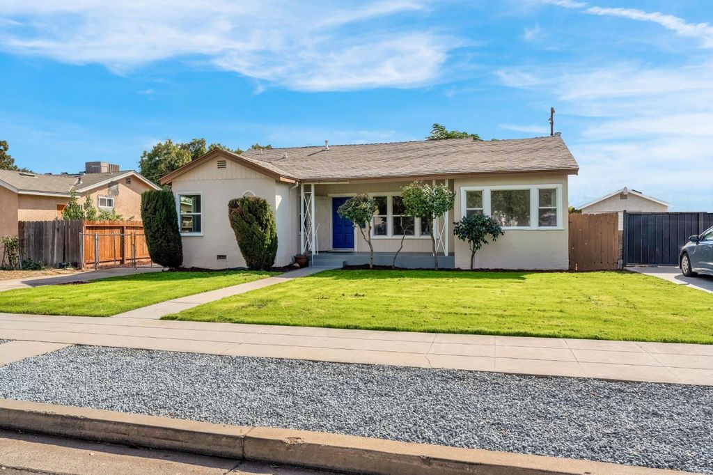 Image 1 of property listing at 3602 E Hedges Avenue, Fresno, CA 93703