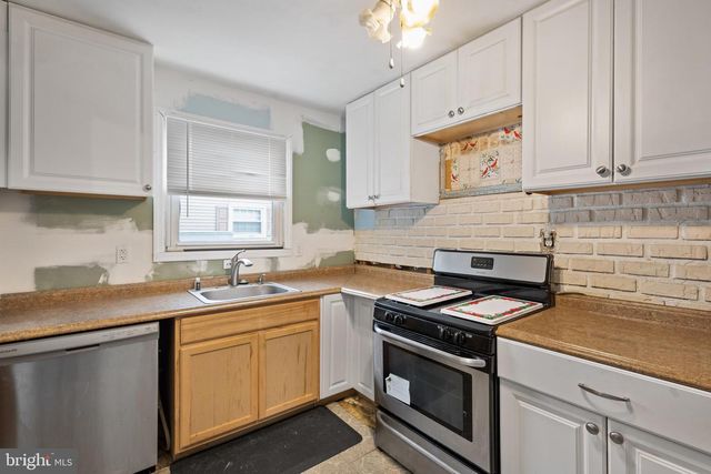 182 COVINGTON LN, West Deptford, NJ 08096