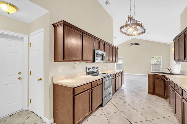 1422 SAFFRON TRAIL, Deland, FL 32724