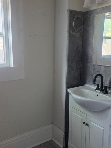 621 N 9th Street, Salina, KS 67401