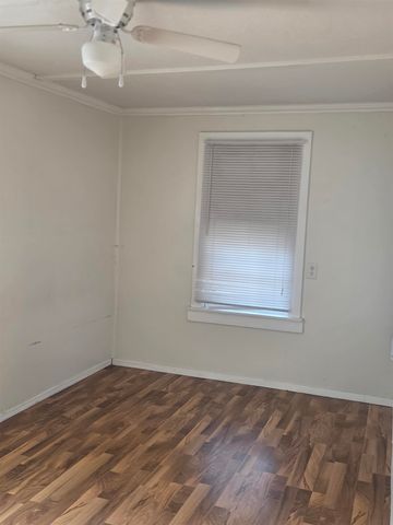 621 N 9th Street, Salina, KS 67401