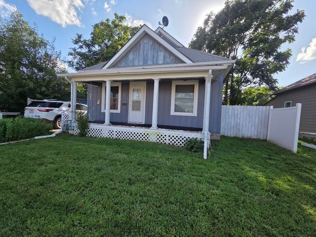 621 N 9th Street, Salina, KS 67401