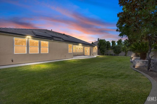 11009 Strathaven Street, Bakersfield, CA 93312