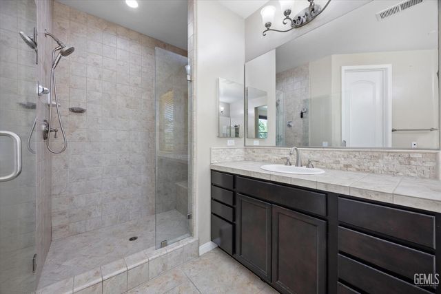 11009 Strathaven Street, Bakersfield, CA 93312