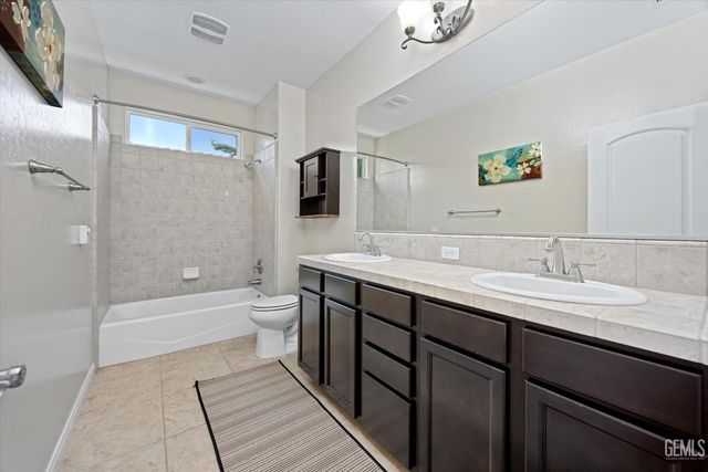 11009 Strathaven Street, Bakersfield, CA 93312