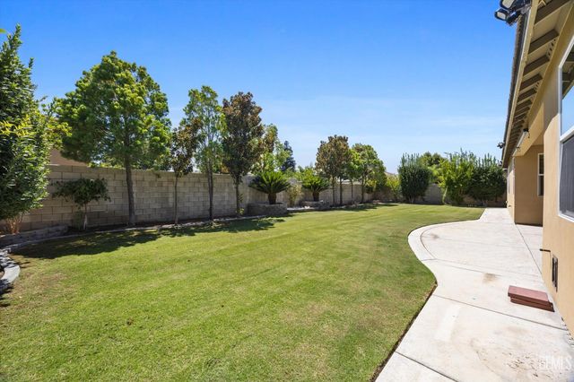 11009 Strathaven Street, Bakersfield, CA 93312
