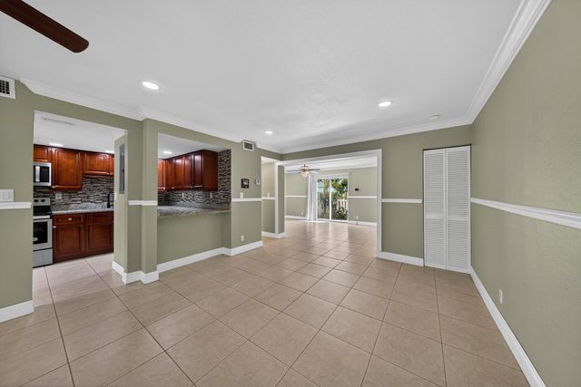 1419 NW 80th Avenue H, Margate, FL 33063