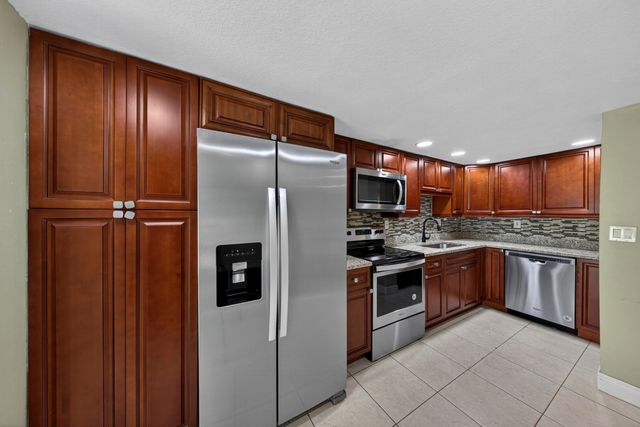 1419 NW 80th Avenue H, Margate, FL 33063