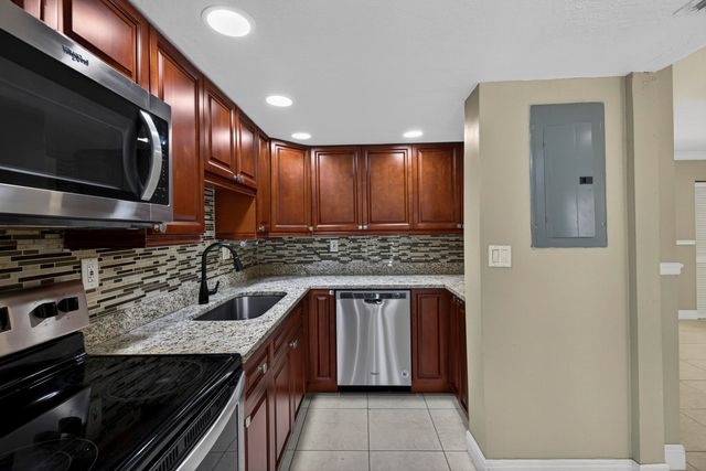 1419 NW 80th Avenue H, Margate, FL 33063