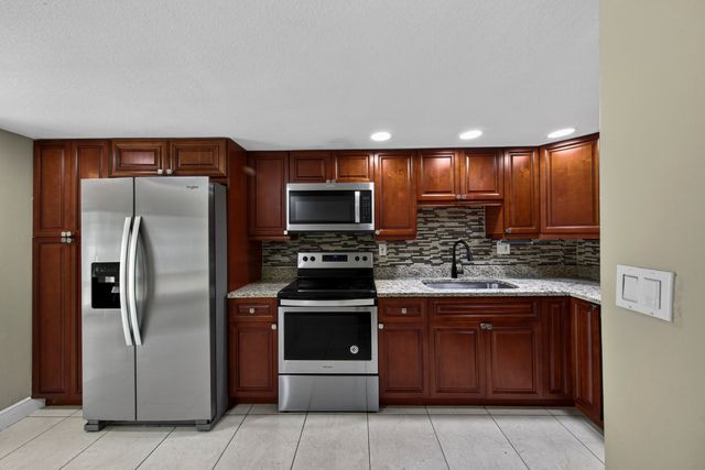 1419 NW 80th Avenue H, Margate, FL 33063