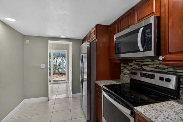 1419 NW 80th Avenue H, Margate, FL 33063