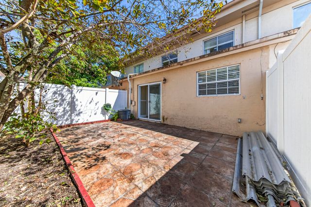 1419 NW 80th Avenue H, Margate, FL 33063