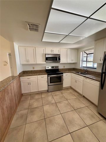 5120 LAZY LAKE CIRCLE, Orlando, FL 32821