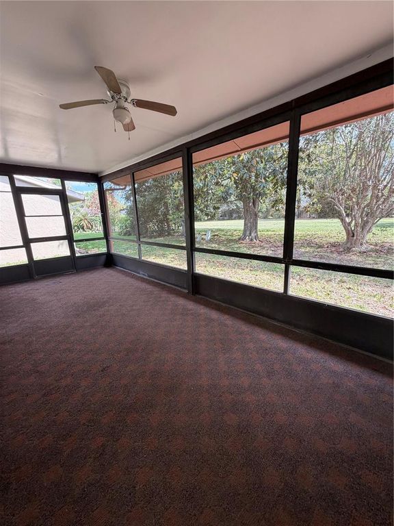Image 39 of property listing at 5120 LAZY LAKE CIRCLE, Orlando, FL 32821