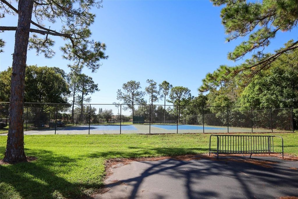 Image 41 of property listing at 5120 LAZY LAKE CIRCLE, Orlando, FL 32821