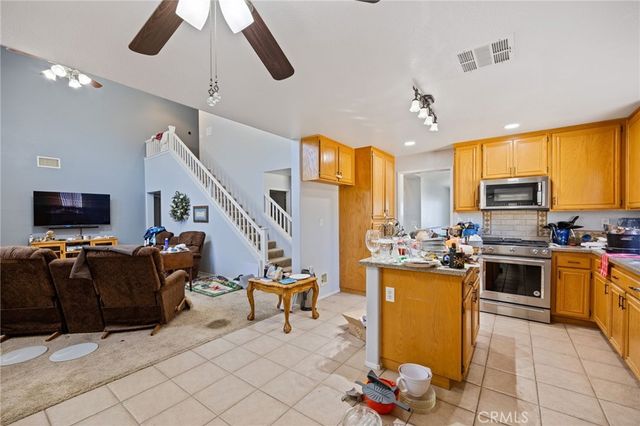 3459 Desert Cloud Avenue, Rosamond, CA 93560
