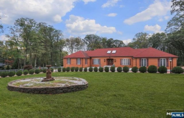 91 Chestnut Ridge Road, Saddle River, NJ 07458