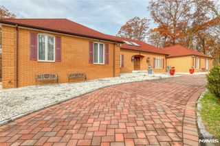 91 Chestnut Ridge Road, Saddle River, NJ 07458