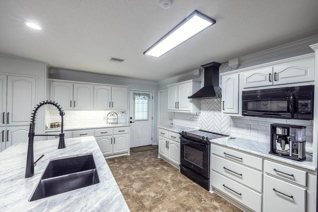 108 Lindsey Dr, Houma, LA 70360