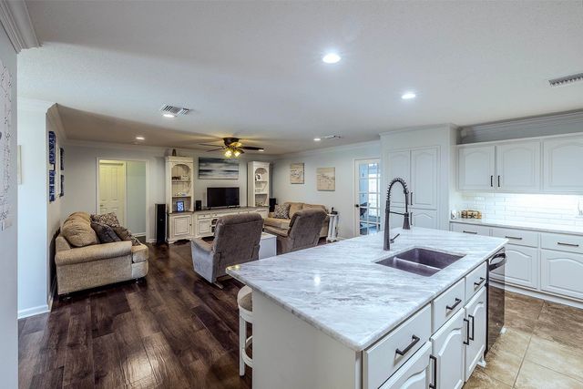 108 Lindsey Dr, Houma, LA 70360