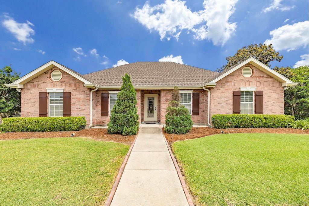 108 Lindsey Dr, Houma, LA 70360