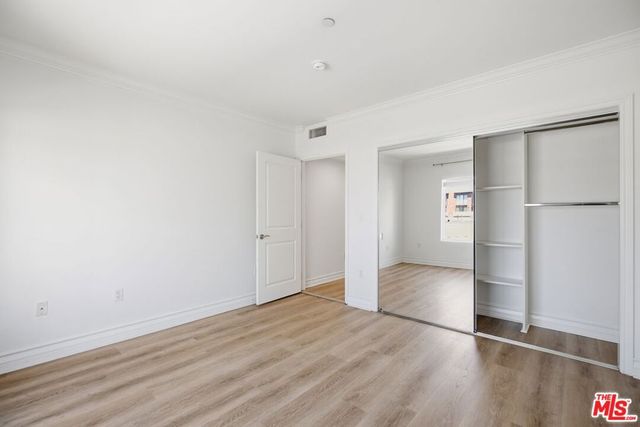 1878 Greenfield Avenue 304, Los Angeles, CA 90025